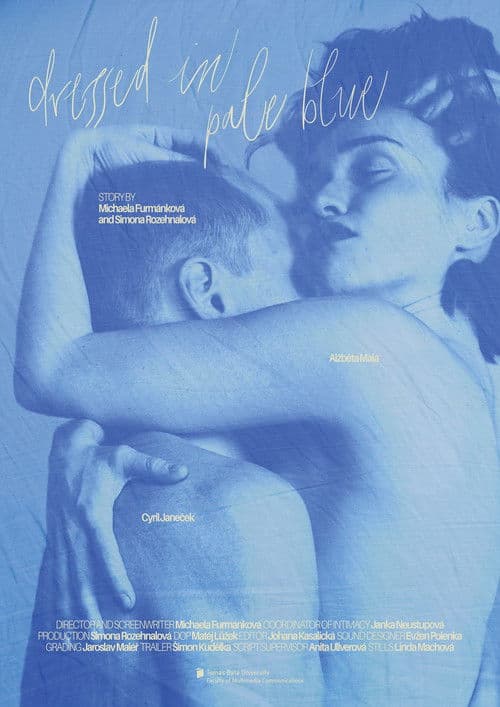 V bleděmodré oblečeni